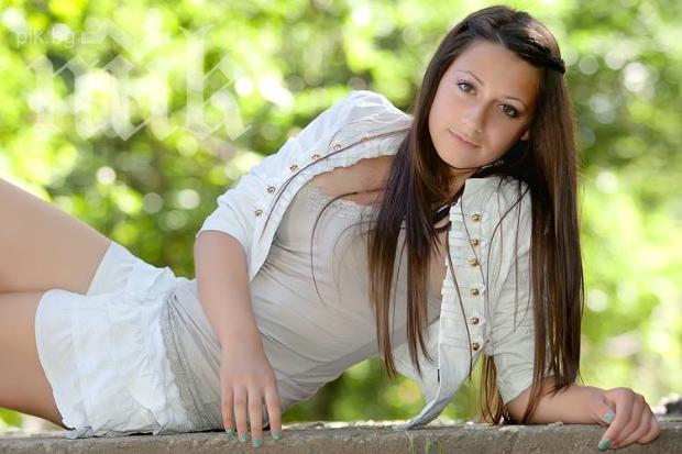 Освобождават тленните останки на красавицата Стефка, погребват я в бял ковчег