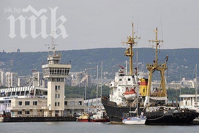 Пристанище Варна е затворено за маневриране заради силен вятър