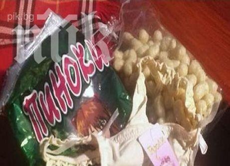 Дамски прашки изскочиха от царевични пръчици