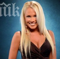 Шок! Порно звезда влезе във 