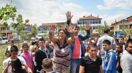 дайте земя ромите крадат