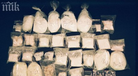 пуснаха ареста дилърки амфетамин