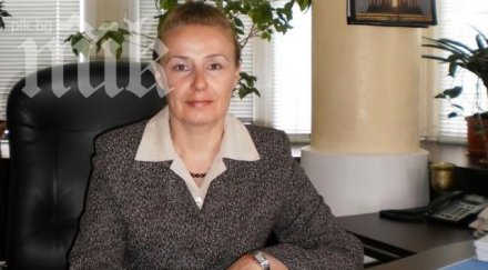 уволниха шефката днск