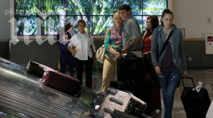 трагедия бебе почина летище пуснали лентата багажа