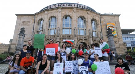 глобален антиправителствен протест деня независимостта