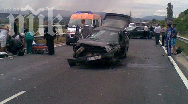 Отново жестока катастрофа на главен път Е 79, жена лежи на асфалта