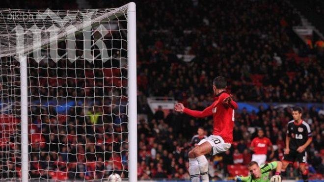 Вижте невероятните пропуски на Рууни и Ван Перси в мача с Байер (видео)