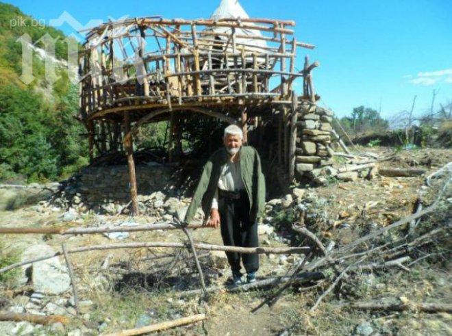 Дядо от пазарджишко село строи Ноев ковчег