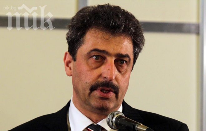 Игра на нерви! Цветан Василев не успя да изхвърли държавата от БТК