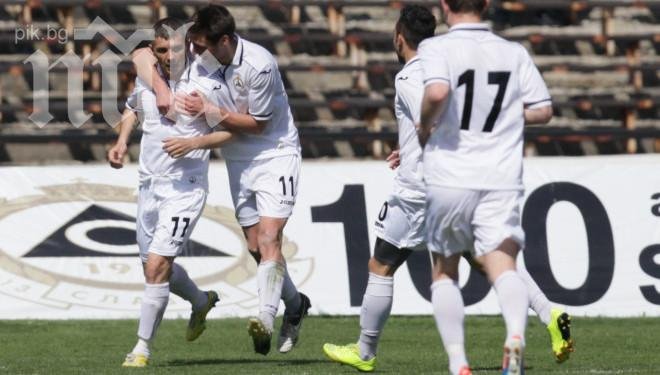 Играч си тръгна от Славия заради смъртен случай