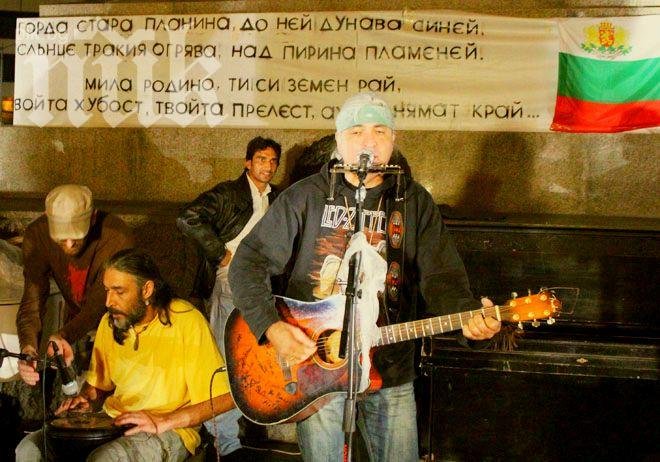Васко Кръпката превърна в празник 96-ия протест срещу правителството