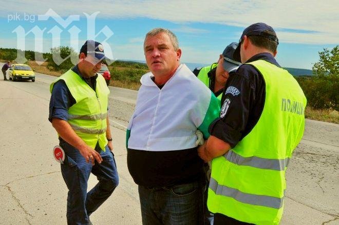 Арестуваха Росен Марков, който си събу гащите пред парламента