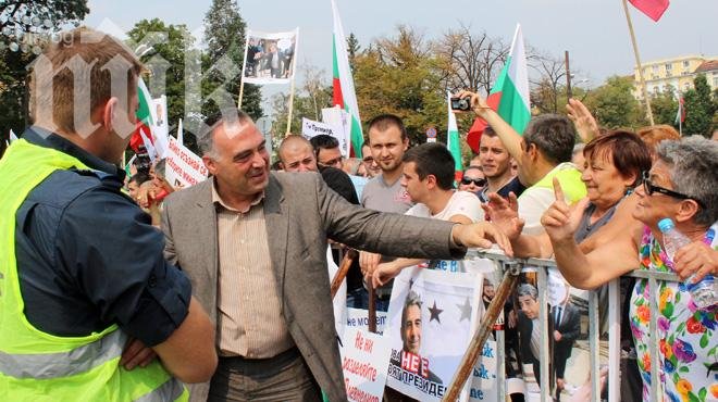 Антон Кутев: Няколко корпорации управляват България