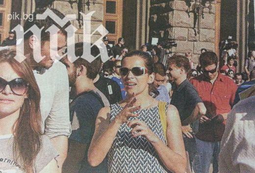 Жената на Плевнелиев ще блокира Народното събрание в петък