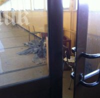 Директорката на класическата гимназия стана за смях във Фейсбук (снимки)