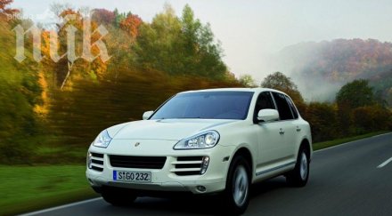 китаец организира тържествено погребение поршето