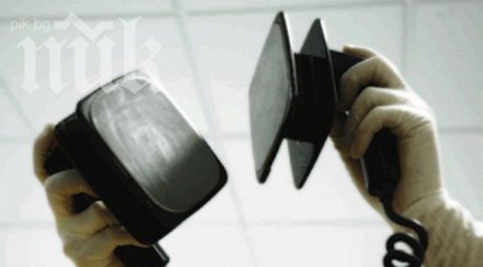 слагат дефибрилатори метрото училищата