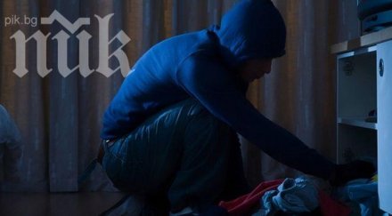 покъртително открадната картина петър дочев 000 долара превърна покривка дървета