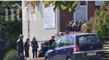 майката разстреляната банкерка изпрати гроба