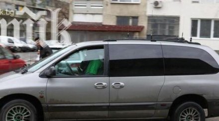 сивият крайслер антените слухтял около росен плевнелиев