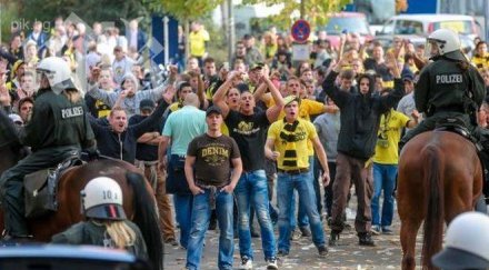 ултраси борусия нападнаха автобус привърженици пройсен