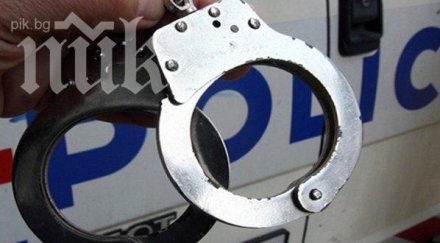 задържаха двама половин килограм дрога