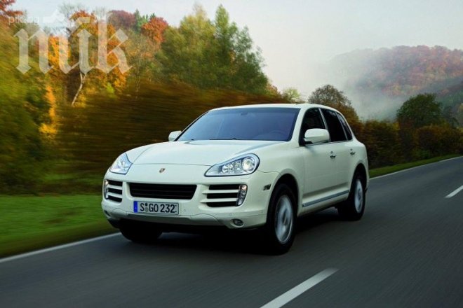 Китаец организира тържествено погребение за поршето си