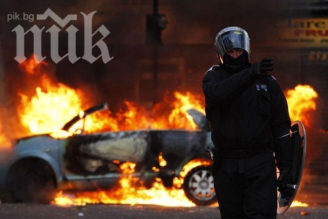 Кола стана на пепел в Шумен и по чудо не погреба собственика си