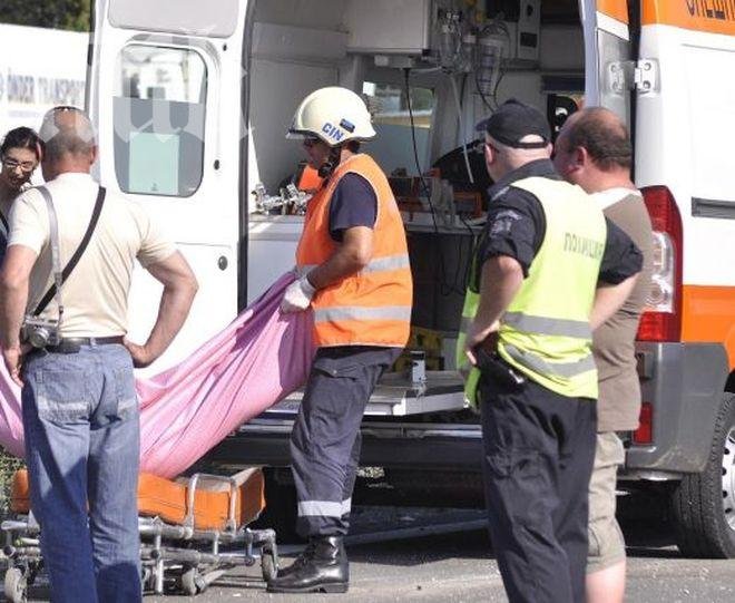 Младеж загина на място след адски сблъсък с грамаден камион