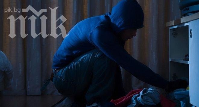 Покъртително! Открадната картина на Петър Дочев за 10 000 долара се превърна в... покривка на дървета