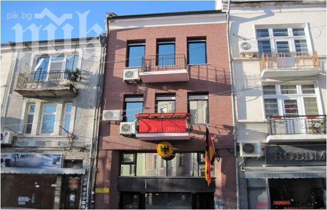 Задигнаха знаме на консулството на Германия в Пловдив