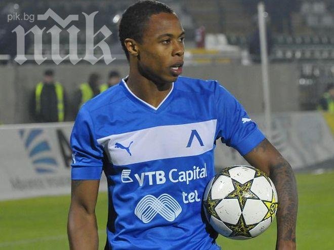 Дъстли Мюлдер в групата на Левски за мача с Нефтохимик