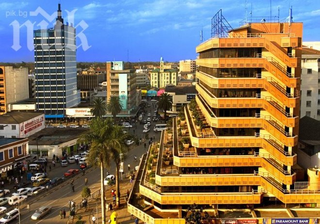 Въоръжен откри стрелба в търговски център