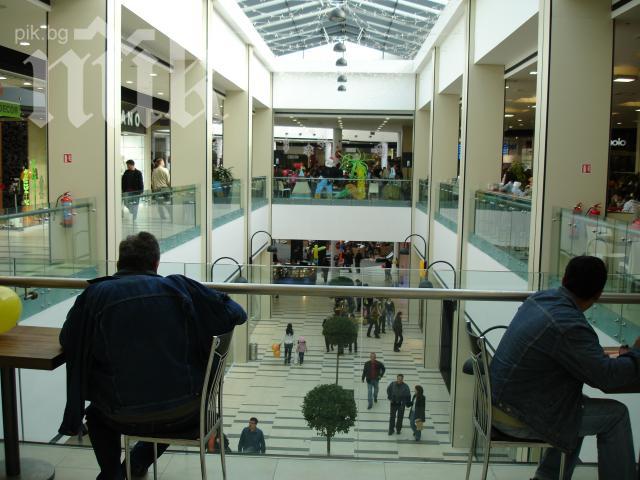 Крадци обират софийски молове с фолио