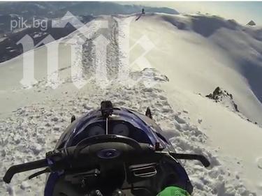 Уникален скок от ръба на планина (видео)