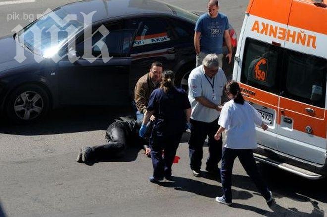 Пиян джигит мина на червено и помете мъж и жена насред Пловдив