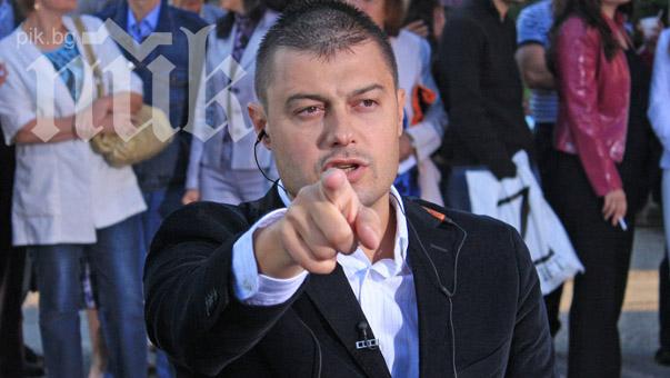 Бареков превзема парламента с майки-евродепутати