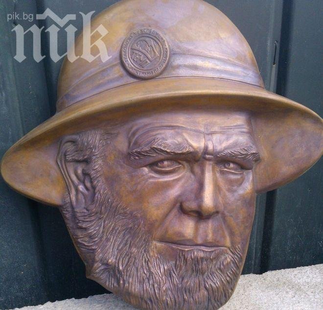 Първо в ПИК! Барелефът на археолога Георги Китов е готов