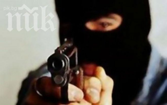 Среднощен екшън по холивудски! Въоръжен опита да обере бензиностанция в Пловдив
