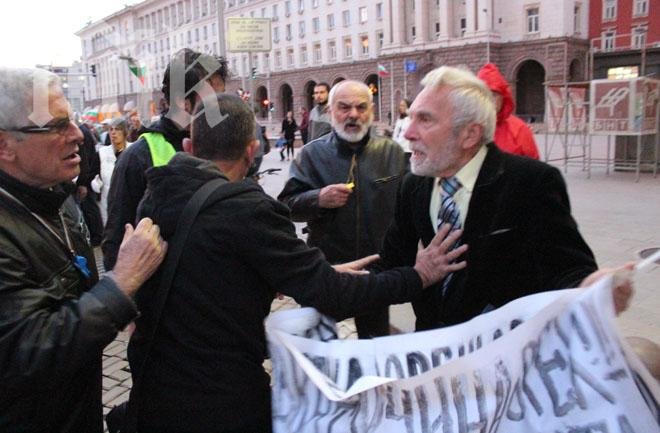 Протестна мрежа: Който не иска оставка и незабавни избори, е провокатор