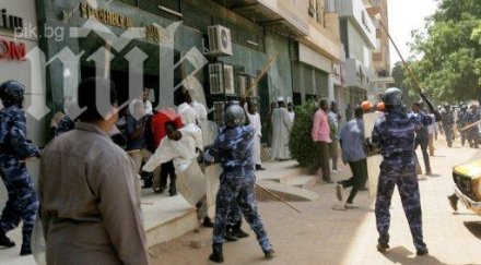 двама души загинаха размирици судан