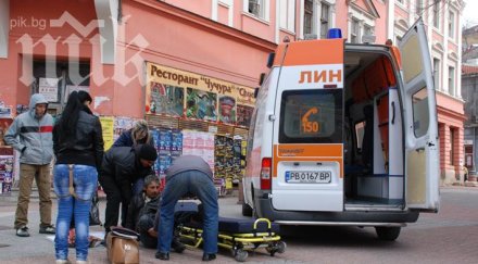 шок мъж заля вряла ракия лекари две болници борят живота