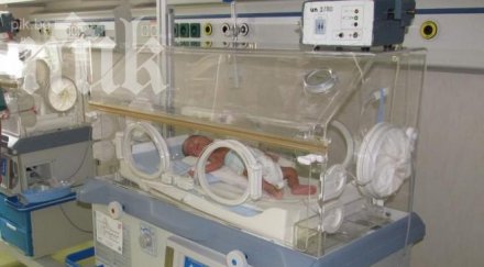 пръст божи бебе тегло 425 грама оцеля