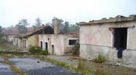 историческа казарма превърната бунище