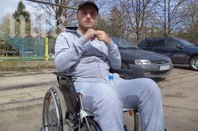 Покъртителна история! Парализирано момче се бори отново да проходи!