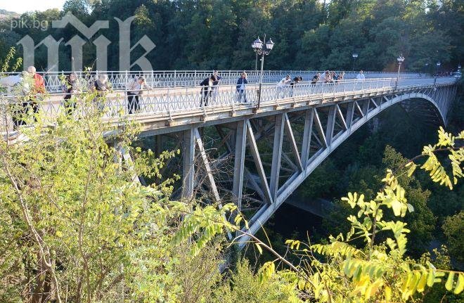 Ужас! Моста на самоубийците взе нова жертва