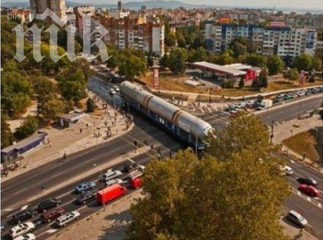 Огромна сонда премина по улиците на Бургас (снимка)