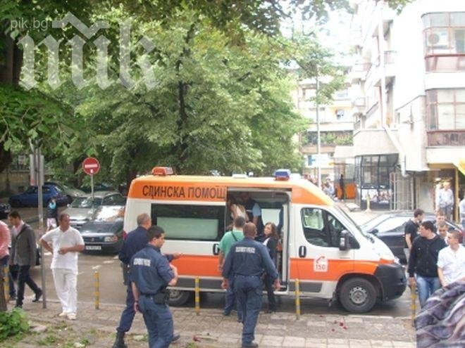 Кошмар в Благоевград! Наркоман нападна медсестра и шофьор на линейка