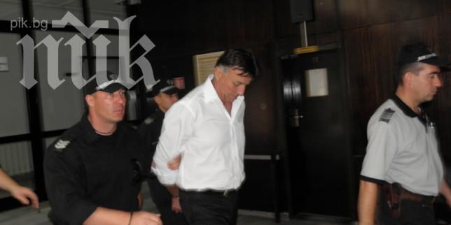 Изправиха сериен изнасилвач на момиченца пред съда