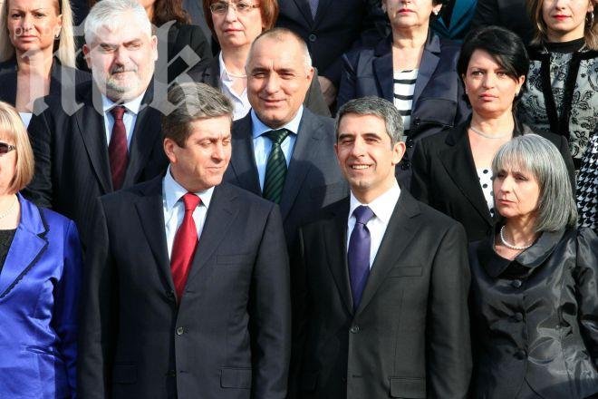 Плевнелиев пръснал 1,5 млн. лв. за подчинените си